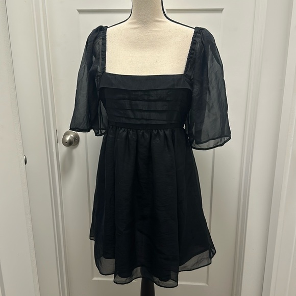 NWT Abercrombie Emerson Satin Dress - Picture 1 of 4